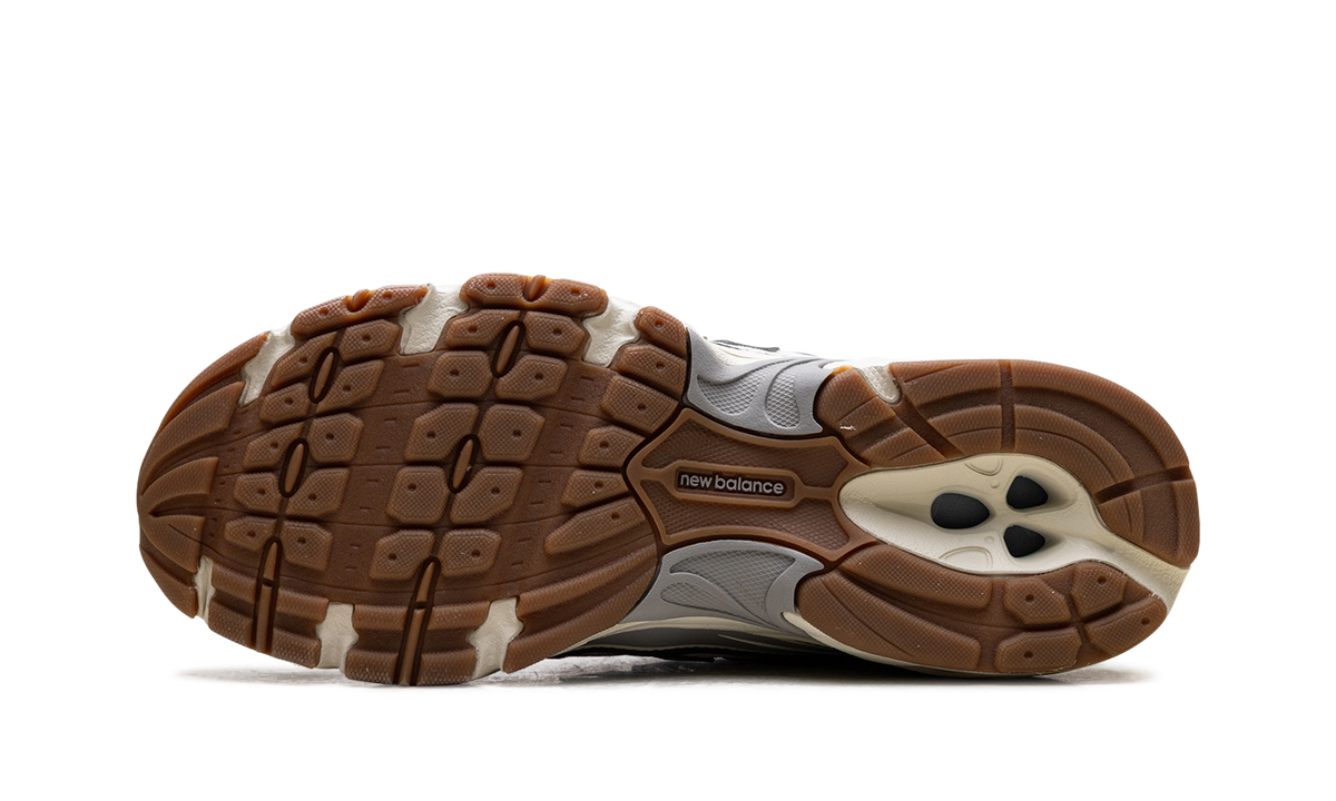New Balance 740 "Beige Grey" Sneakers